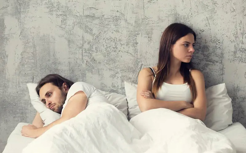 چرا زنان به اوج لذت نمی‌رسند؟ بررسی کامل دلایل، عوارض و راه‌های درمان ارضا نشدن